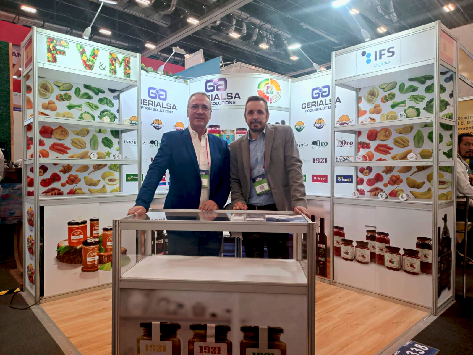 1921 expande sus horizontes comerciales en Chile y México.